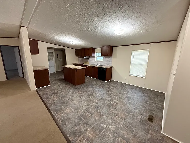 105 Campbell Dr — Photo 5
