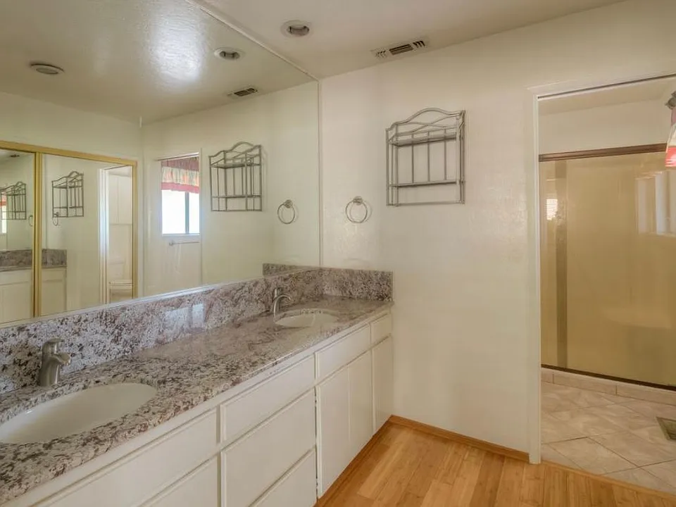 5446 Royal Oaks Dr