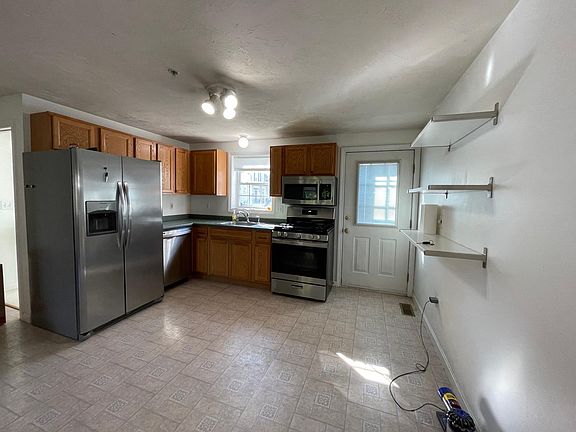 4th image of 446 Westford St