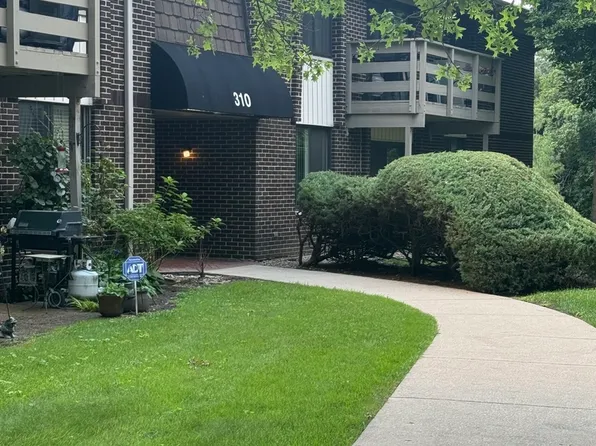 310 W Greenbriar Rd #2B, Glen Ellyn, IL 60137