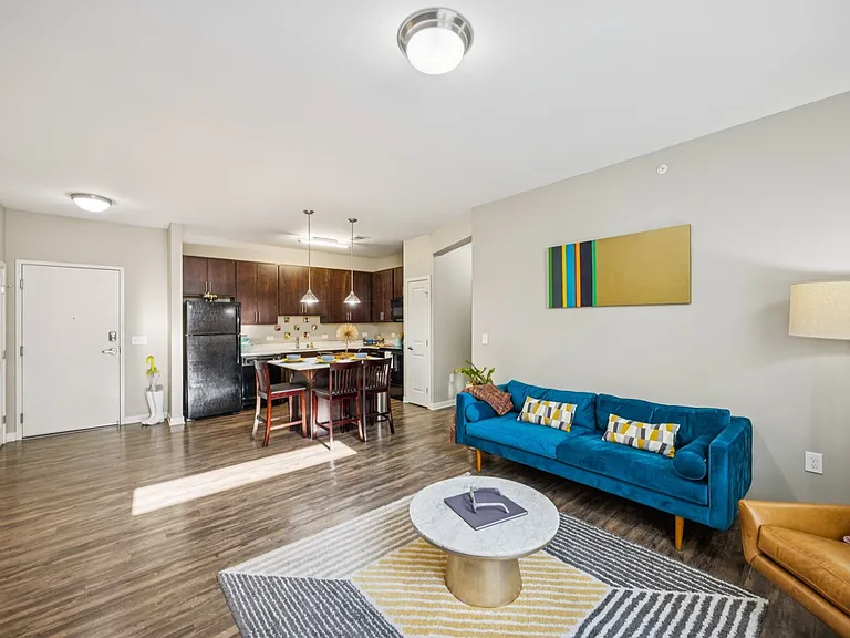AMP Luxury Apartments — Photo 11