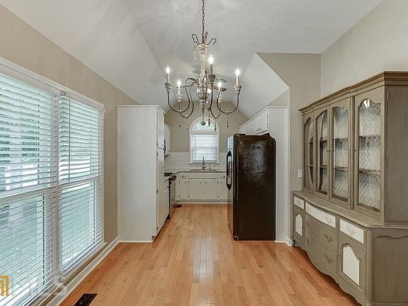 5th image of 5960 Surrey Ct
