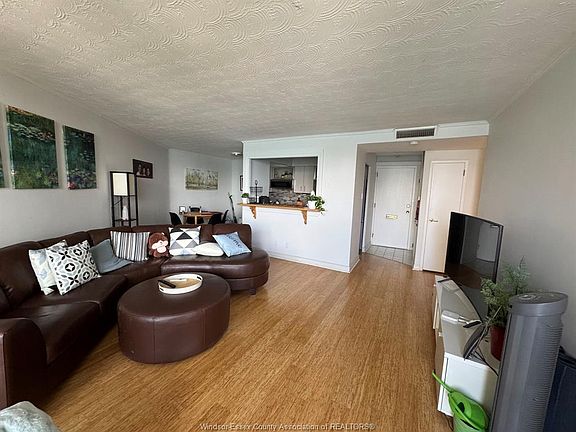 4th image of 111 Riverside Dr E Unit 1105