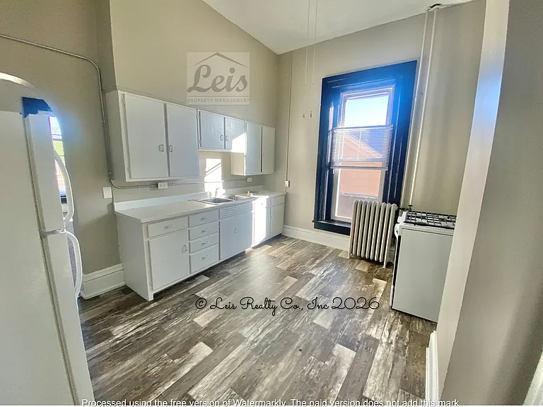 423 W 4th St #3 — Photo 3