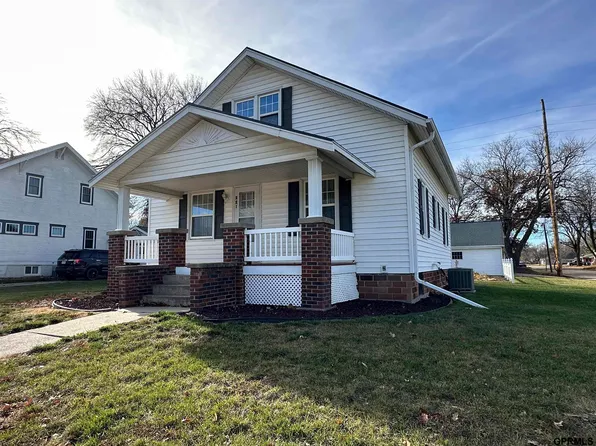 221 N Main St, Wilber, NE 68465