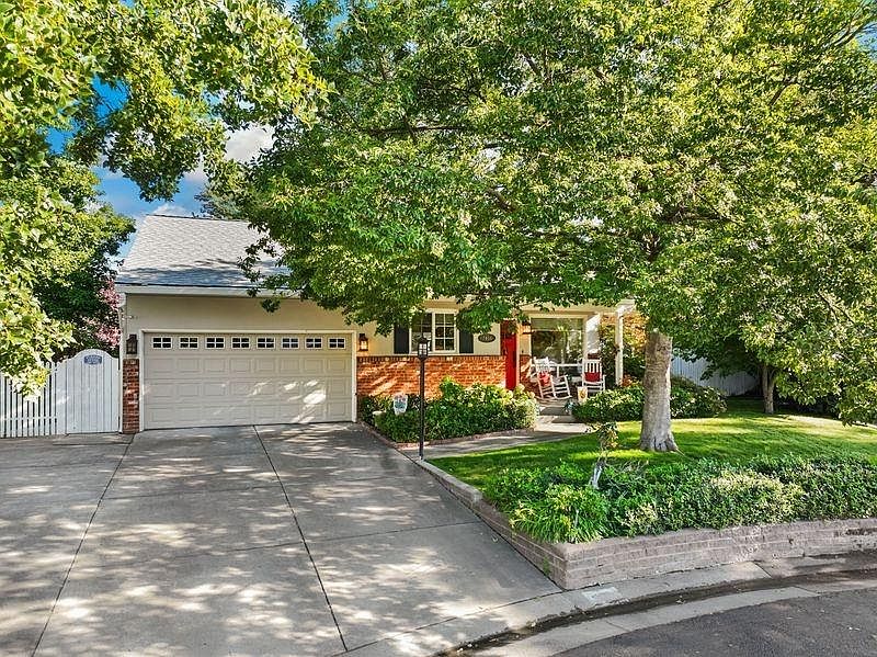 1st image of 2416 Manor Ct