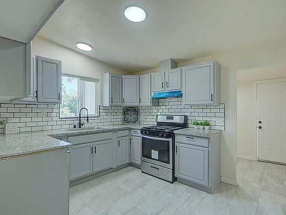 5th image of 2328 Boxwood St #1