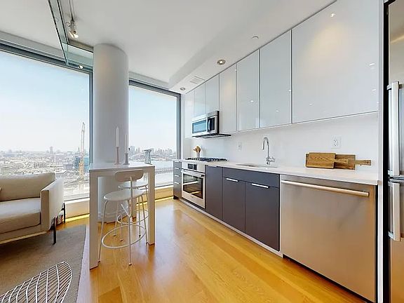 2nd image of 1 S 1st St APT Ph2b