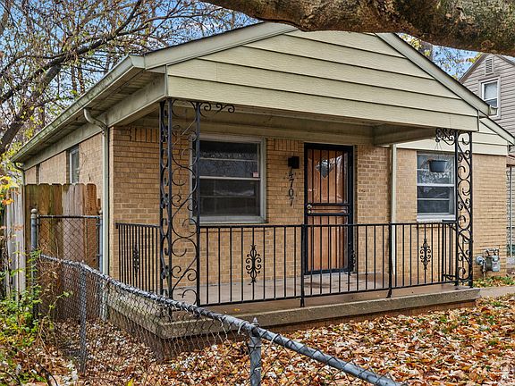 5th image of 4707 N Primrose Ave
