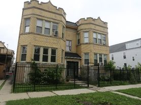 2045 N Avers Ave, Chicago, IL