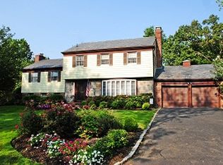 11 Borglum Rd, Manhasset, NY 11030