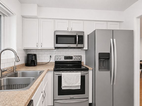2nd image of 268 N Carter St Unit 201