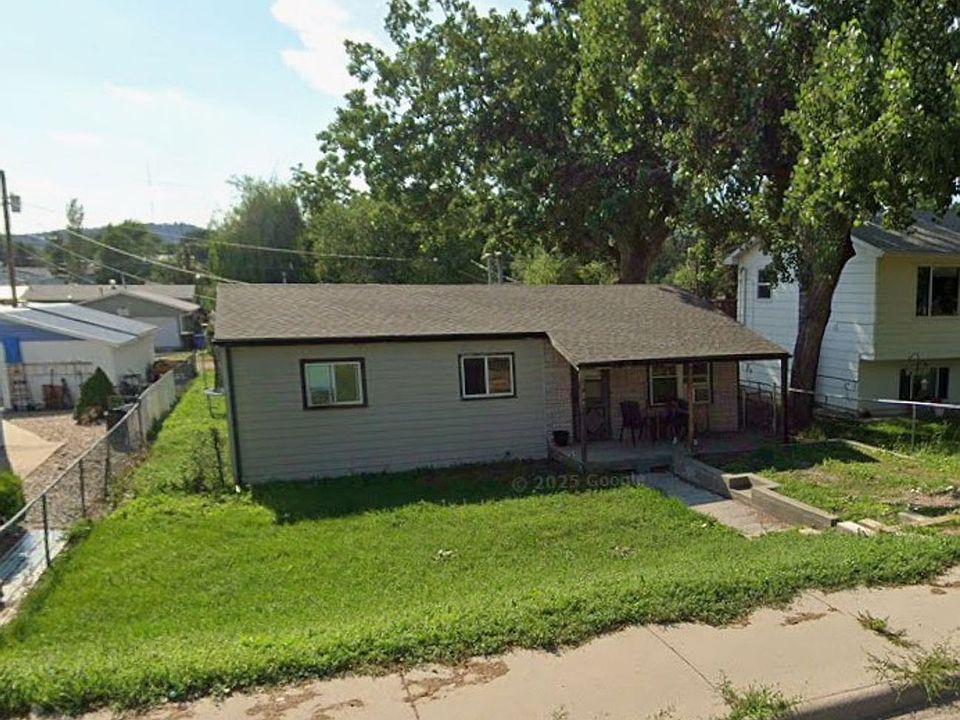 1st image of 927 Blaine Ave