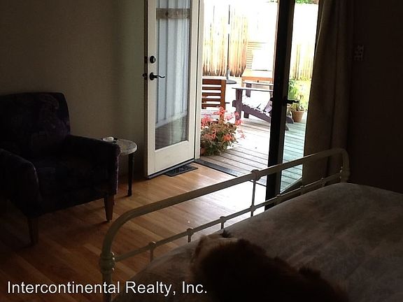 5th image of 320 Crestview Dr