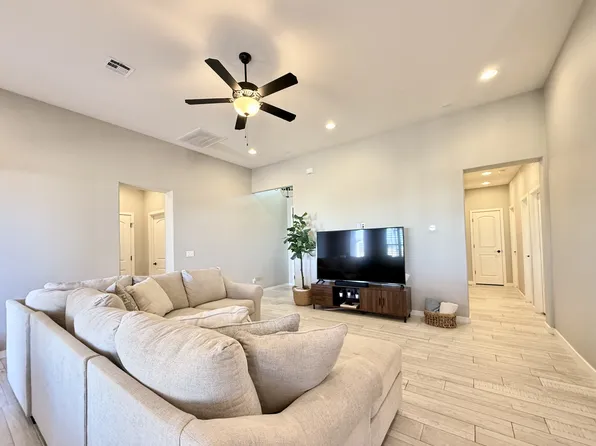 7467 Smugglers Gulch Ct, El Paso, TX 79911