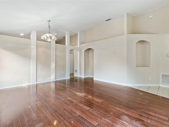 4th image of 2917 Wilshire Rd