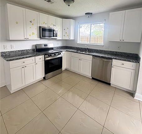 3rd image of 2904 Sherwood Dr