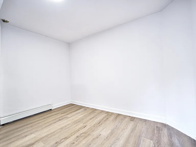 1046 Bathurst St — Photo 6