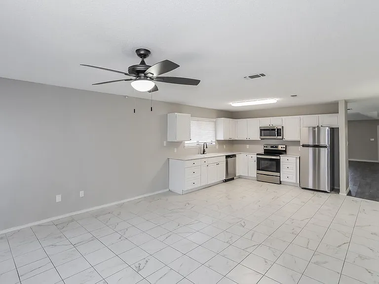 6936 Bentley Ave — Photo 4