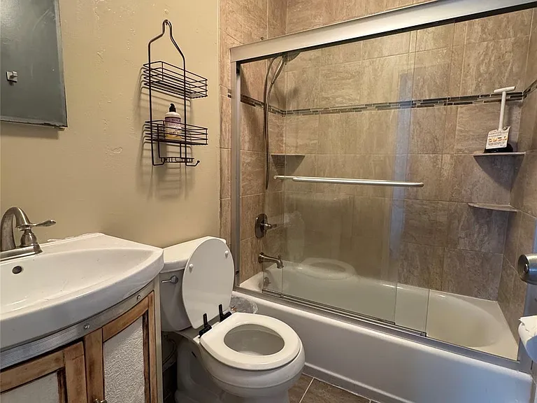 475 W Broadway #B2 — Photo 14