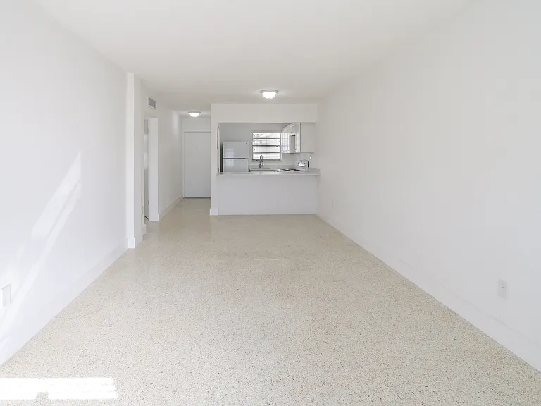 405 W 11th St #12 — Photo 8