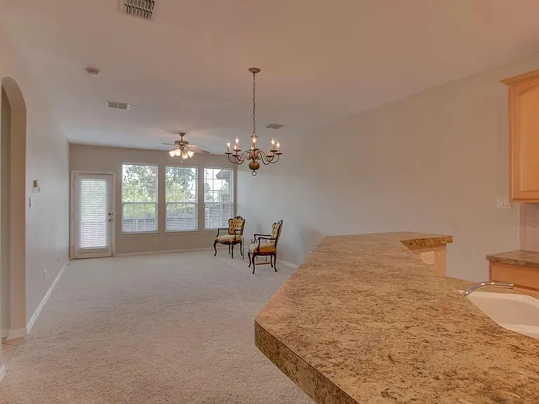 1825 Brookview Dr — Photo 4