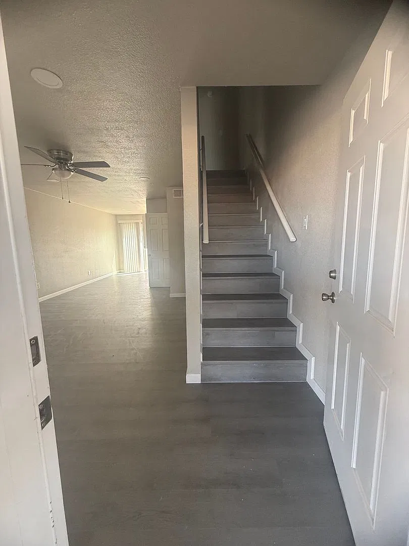 305 N Lake Ave — Photo 1