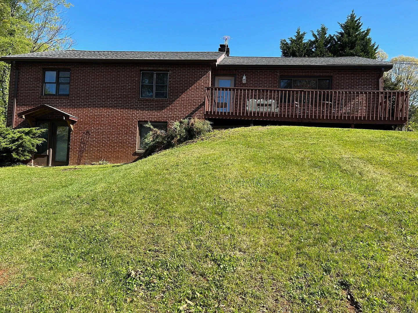 Black Mountain - Well Maintained Single Level Home — Photo 3