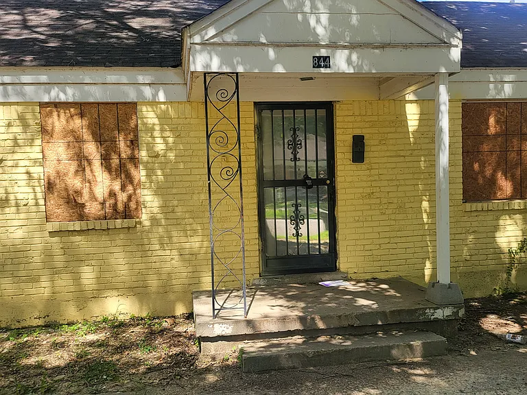 844 Leon Pl — Photo 1