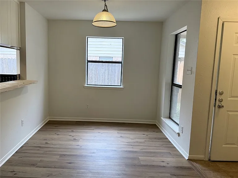 704 Cross Timbers Dr — Photo 3