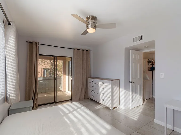 1530 S Columbus Blvd #8 — Photo 2