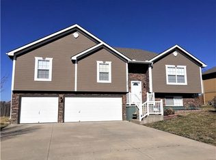 605 Tall Grass Dr, Pleasant Hill, MO 64080