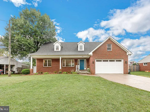 4904 Apple Tree Dr, Alexandria, VA 22310