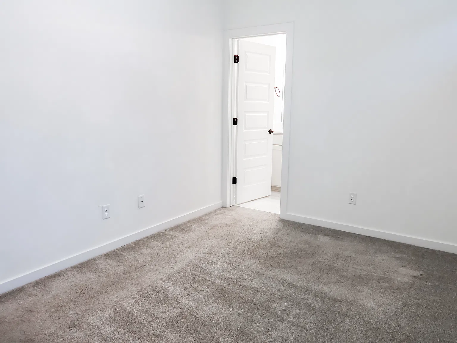 2107 W Parnell Dr. 2 - 1 — Photo 2