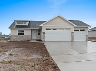 W7068 Jaclyn Ln, Greenville, WI 54942