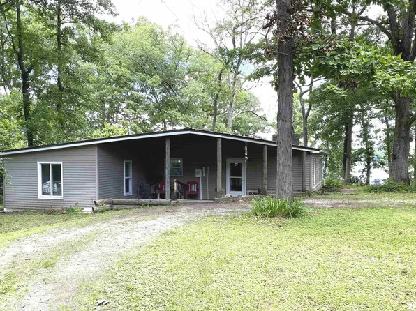 809 Chipwood Ln, Centralia, IL 62801