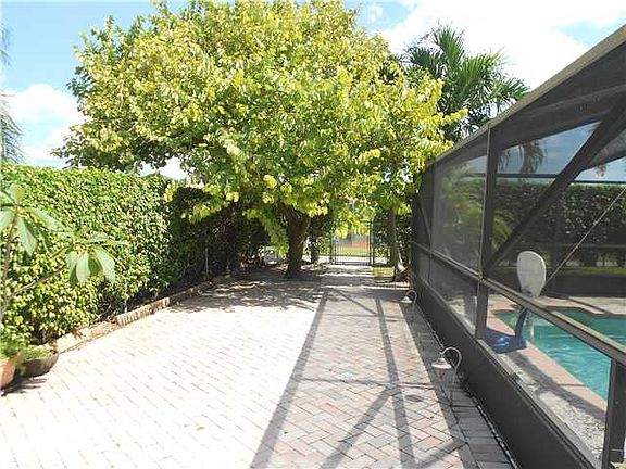 4th image of 5496 Courtney Cir