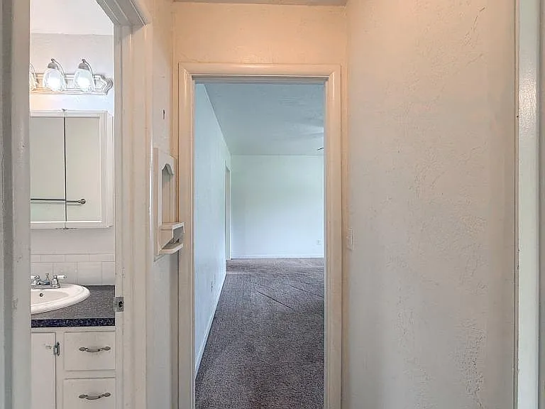 111 Warren St — Photo 9