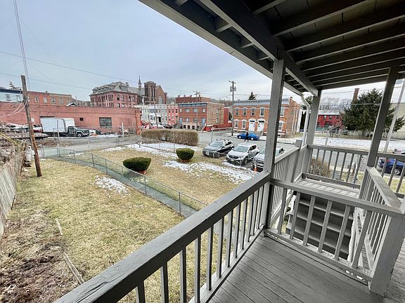 4th image of 256 2nd St Unit 2
