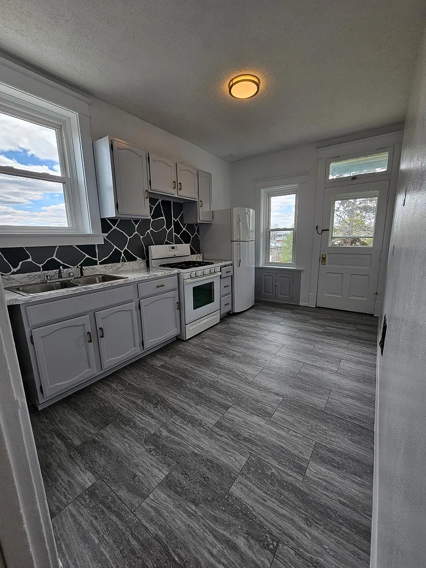 3555 Giles Ave Floor 2 photo 1
