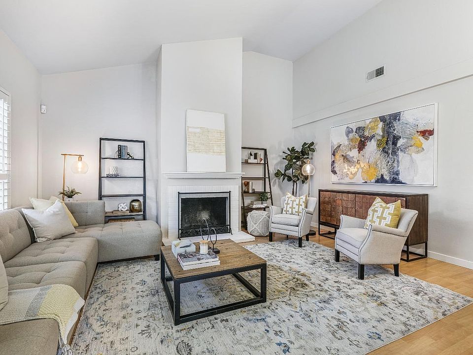 1st image of 1083 Mariposa Lane