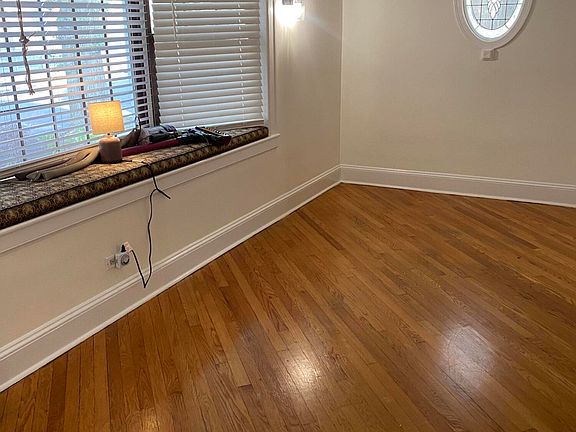 5th image of 594 Davis Ave