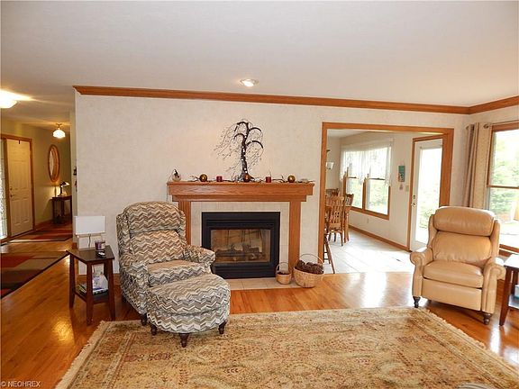 4th image of 238 Simon Ln