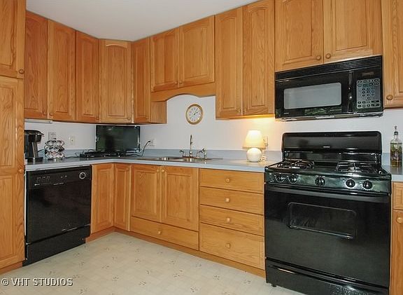 3rd image of 826 Navajo Dr