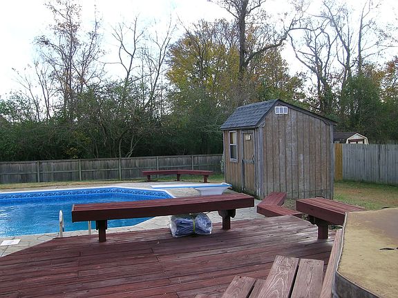 4th image of 109 Woodlake Ter