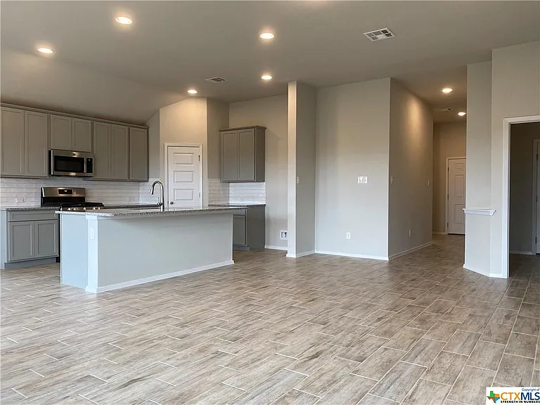 132 Lyndon Dr — Photo 32