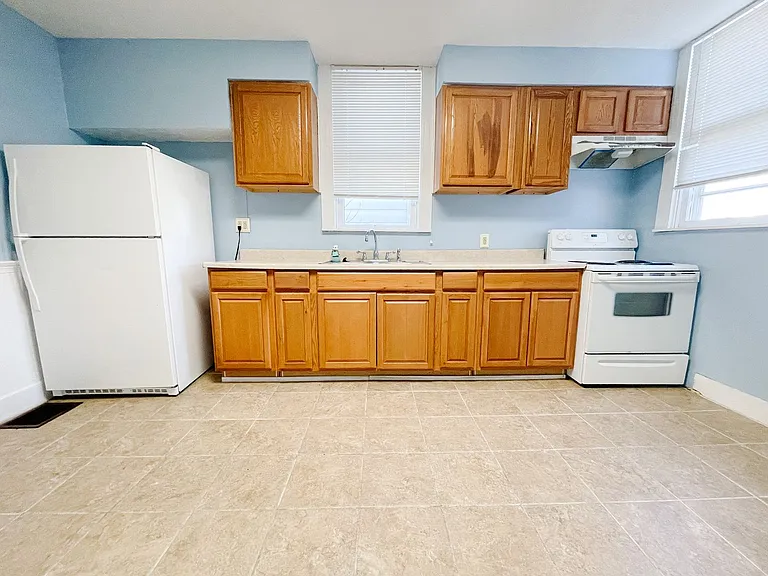 258 SW 2nd St — Photo 3
