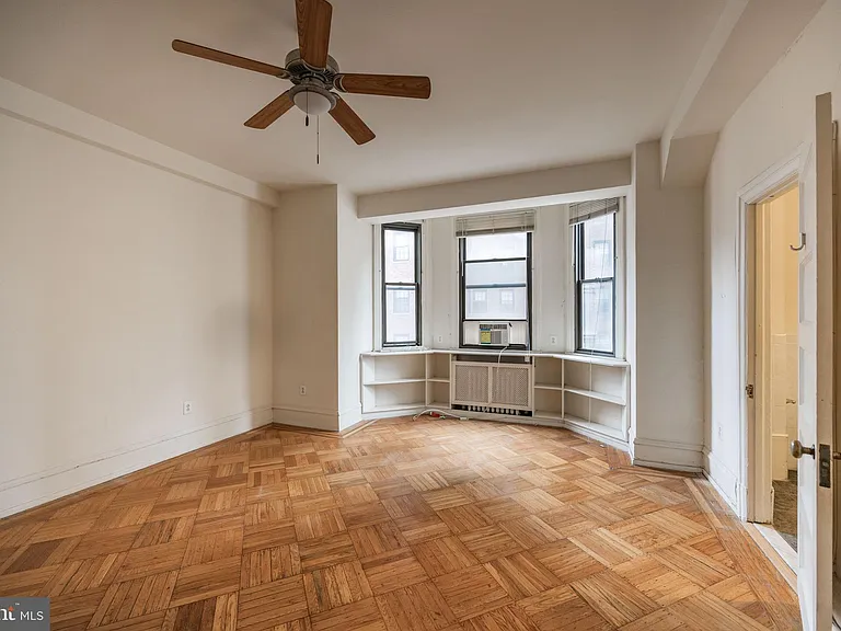250 S 13th St #4D — Photo 6