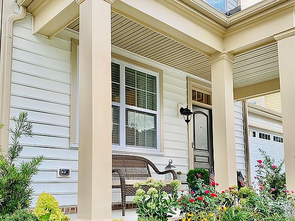 5th image of 1712 Jerningham Ln