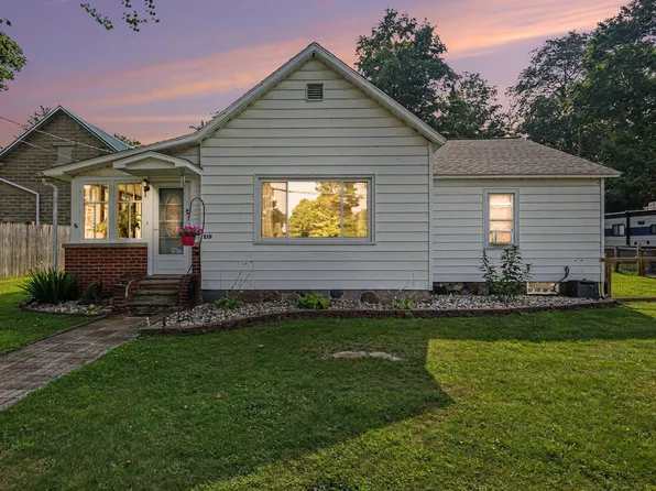 219 N 4th St, Burr Oak, MI 49030